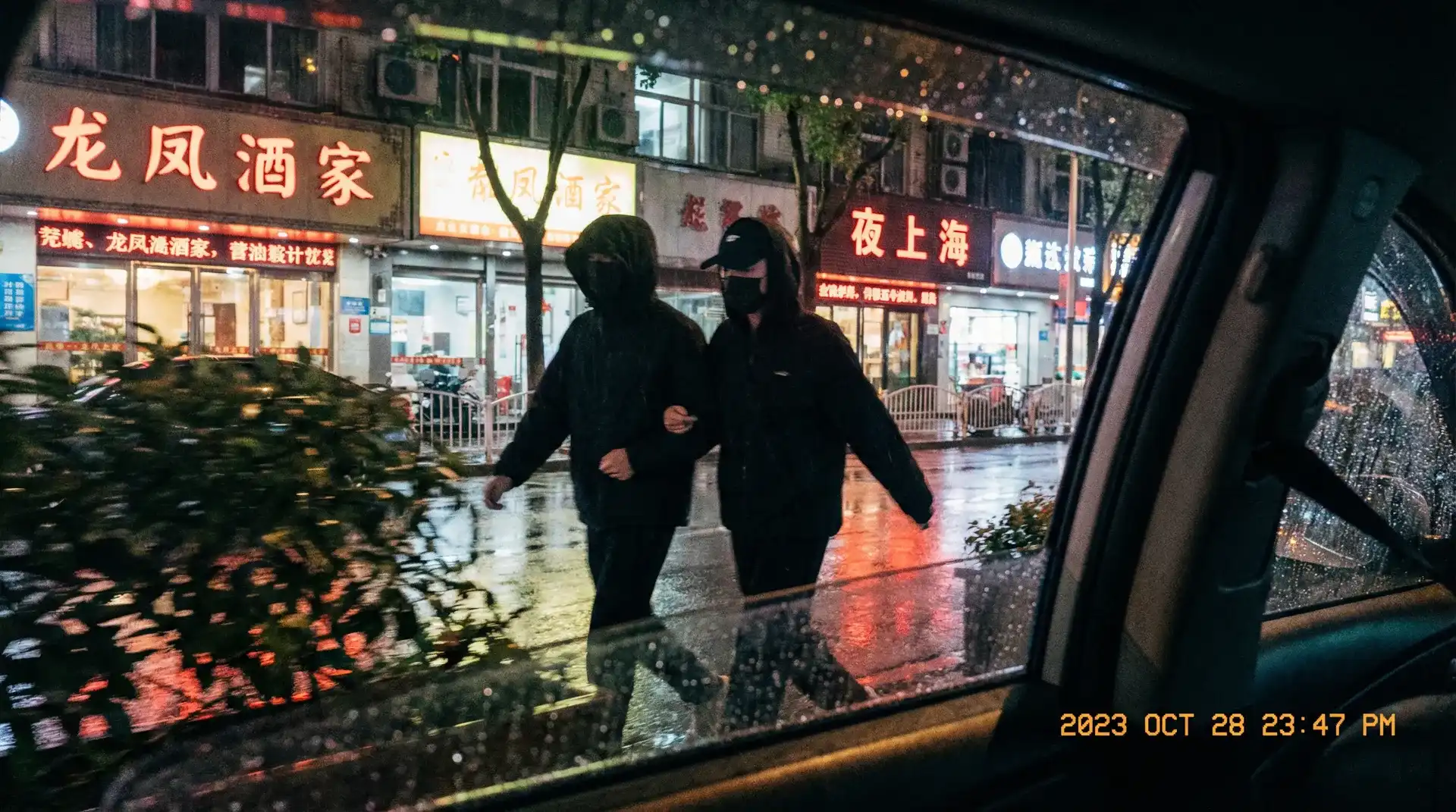 必发集团app - 顶流明星深夜密会现场抓拍照片